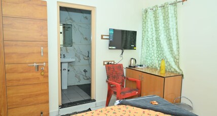 Hira home stay Room Type - Deluxe Non AC Room
