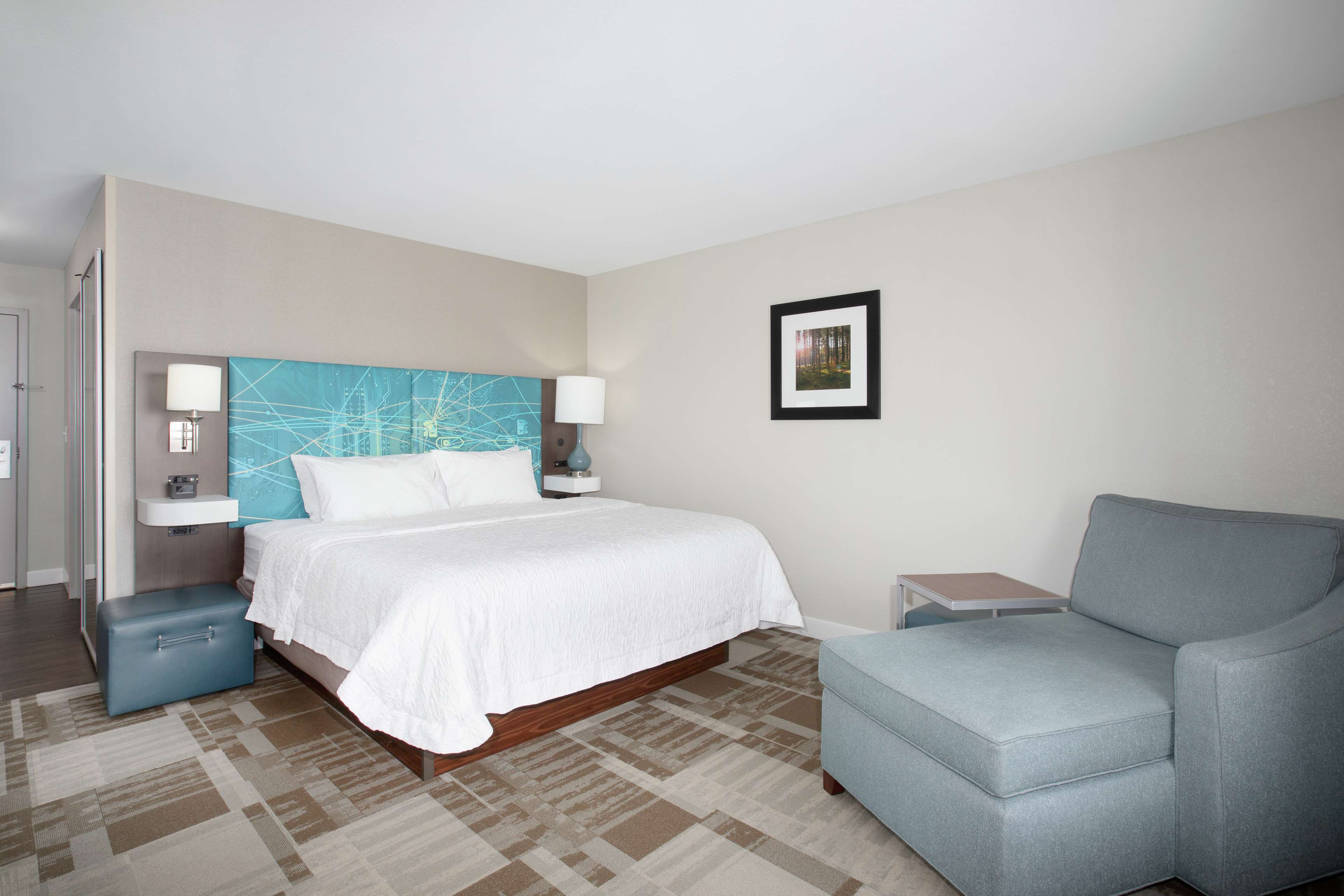 Hampton Inn by Hilton Bellevue - Tap to explore photos