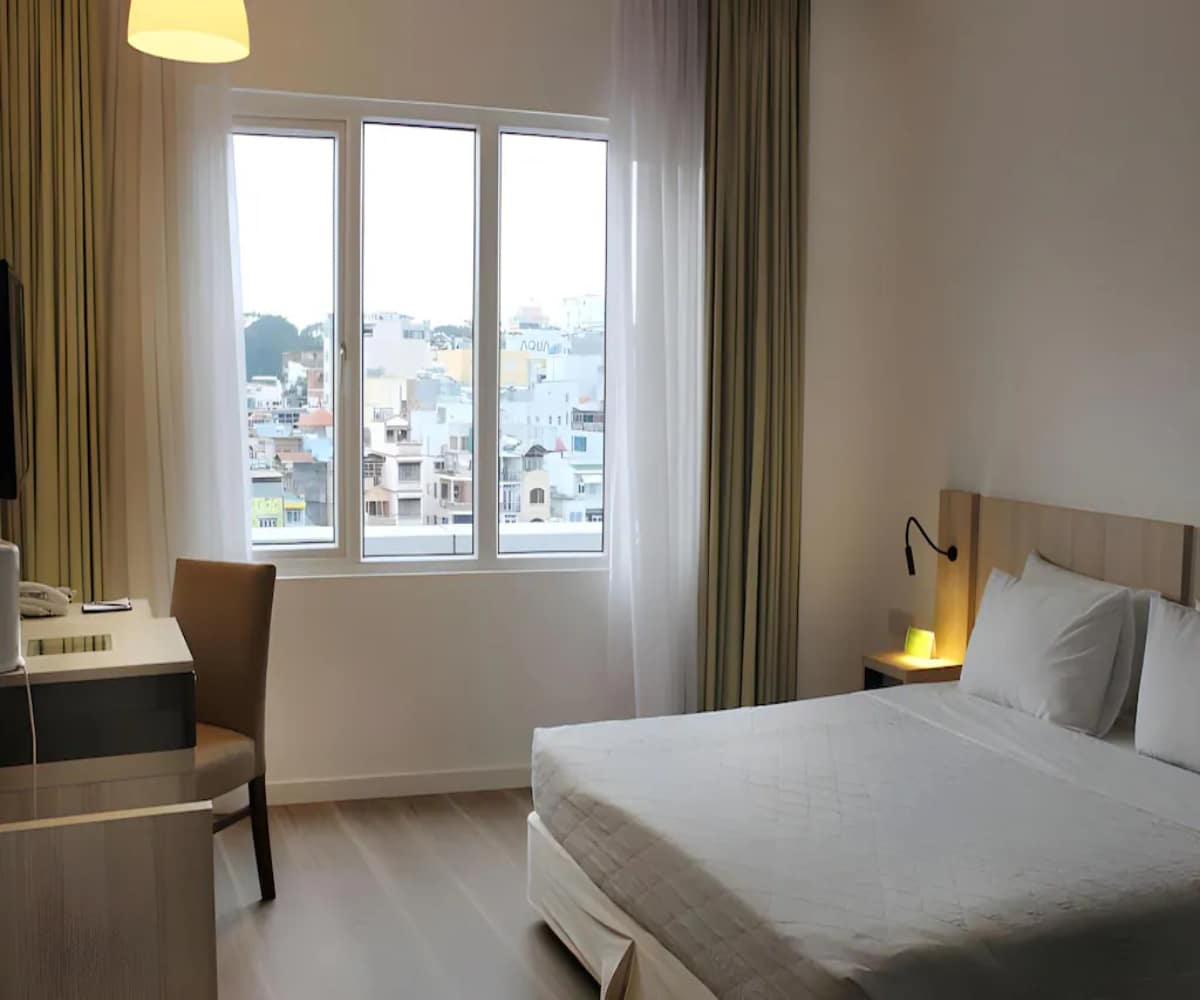 Liberty Hotel Saigon Greenview-Near Bui Vien Walking Street - Tap to explore photos