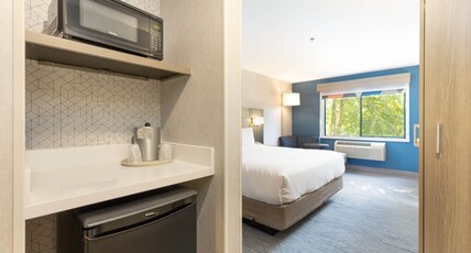 Holiday Inn Express Bellingham, an IHG Hotel Room Type - 1 King Standard