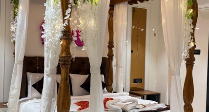 Sri Vaarahi Hotel Room Type - Premium room