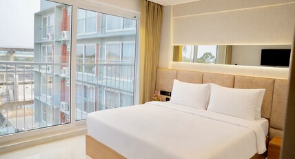 Hotel Hanata Kochi Room Type - Deluxe King Room