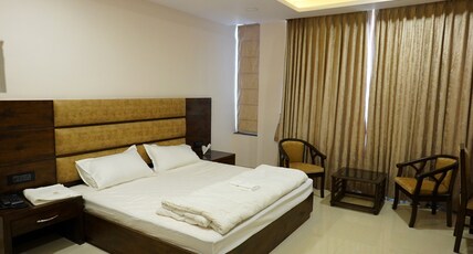 HOTEL EMPIRE Room Type - DELUXE