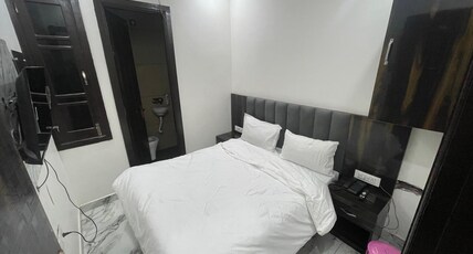 Mayur Hotel Room Type - Double Bed Room