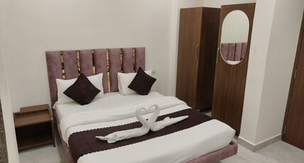 Hotel Tatvam Stays Room Type - Premium Quadruple Room