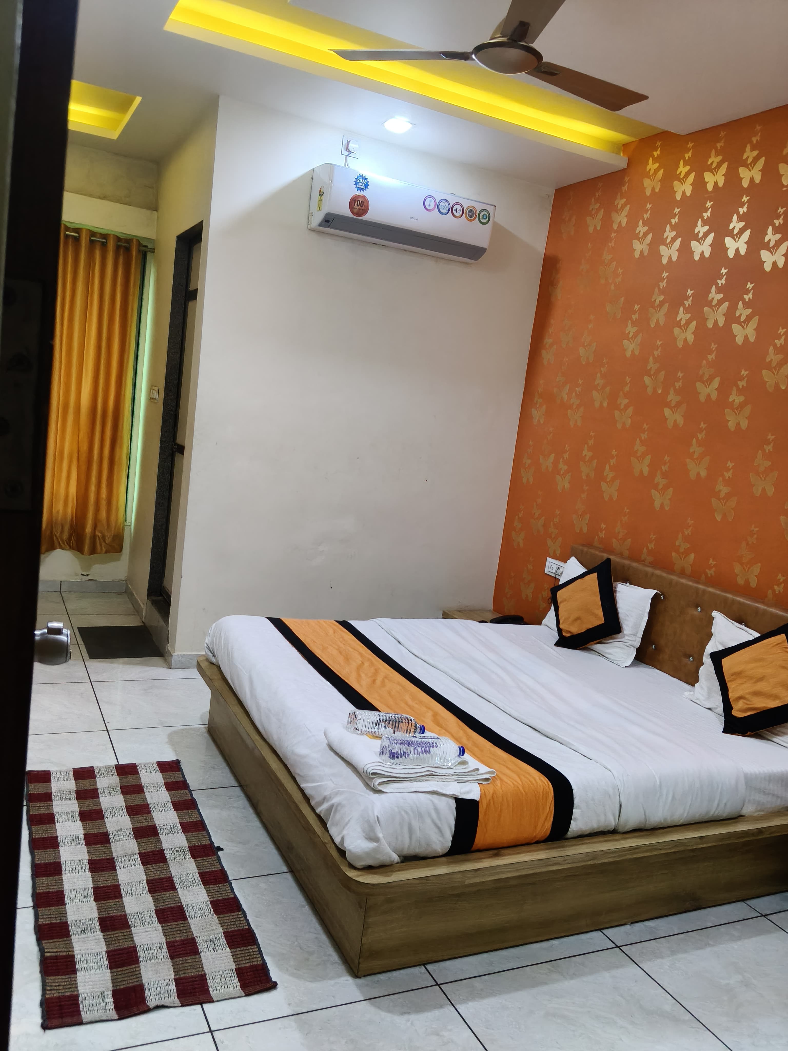 HOTEL NAVJIVAN AND GUEST HOUSE - Tap to explore photos