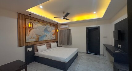 Hotel Yuvraj Inn Room Type - Deluxe Room with King Bed