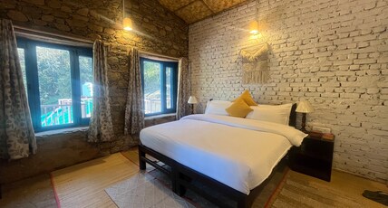 Burans Kot Heritage Home - Ramgarh Room Type - HIMALAYAN VIEW FAMILY SUITE
