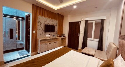 Hotel Udit Inn and Restaurant Room Type - Deluxe Room With Common Balcony