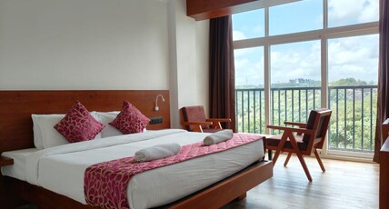 Vanaheim Resort Room Type - Deluxe King Bed Room with Pool View