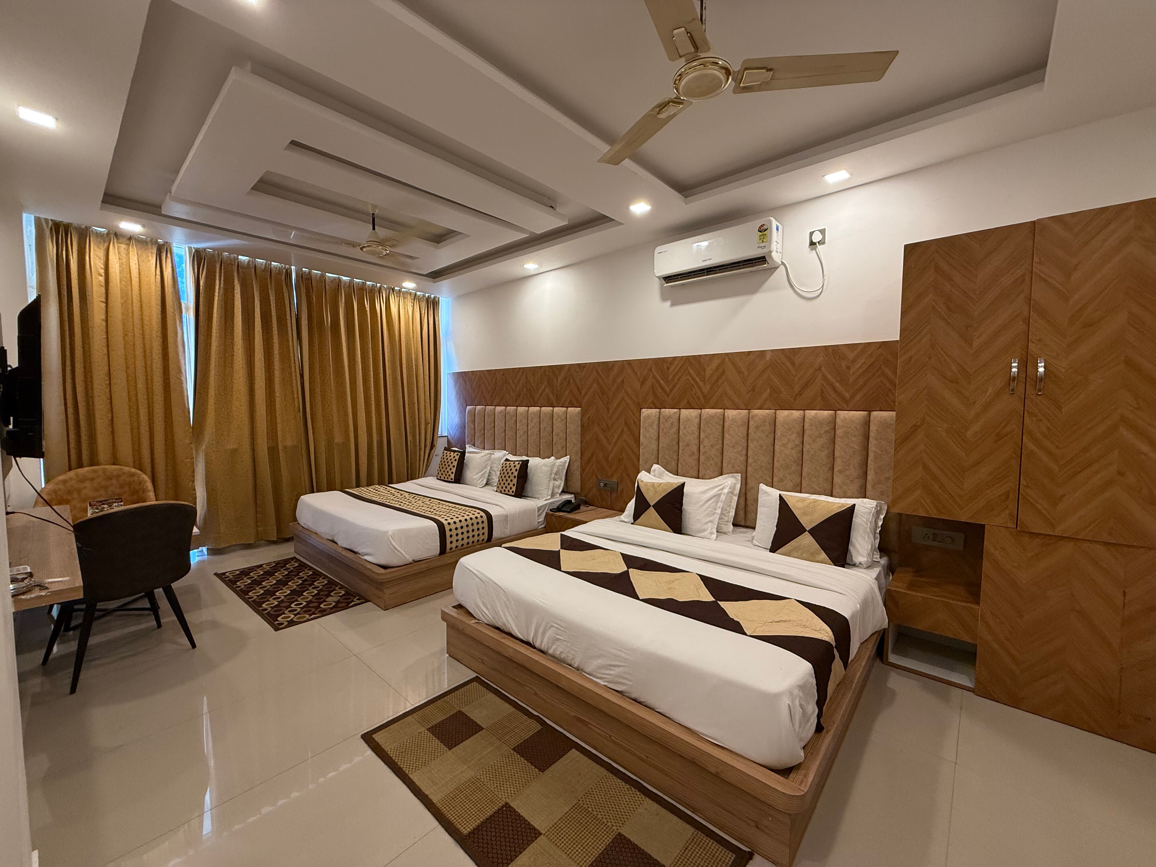 Hotel Mahadev Restaurant & Cafe - Tap to explore photos