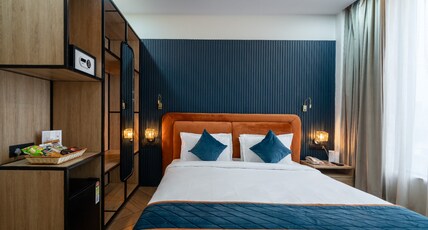 Hotel The Park Gate @ 1 min from Chandigarh Mohali Manali  Highway Room Type - DELUXE ROOM