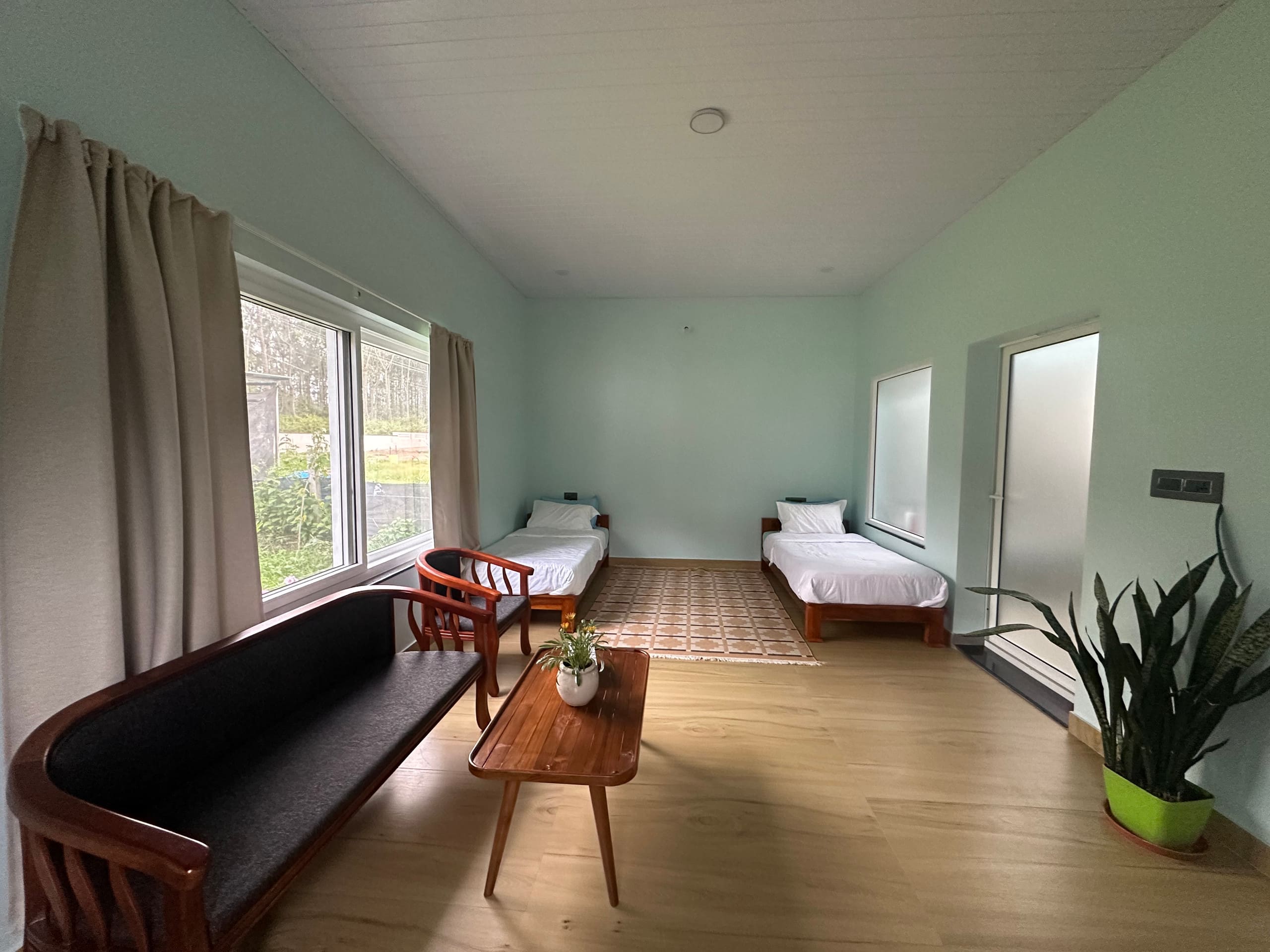 DeThang HomeStay - Tap to explore photos