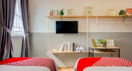 Super OYO Alhesa Residence Room Type - Indonesia Deluxe Twin