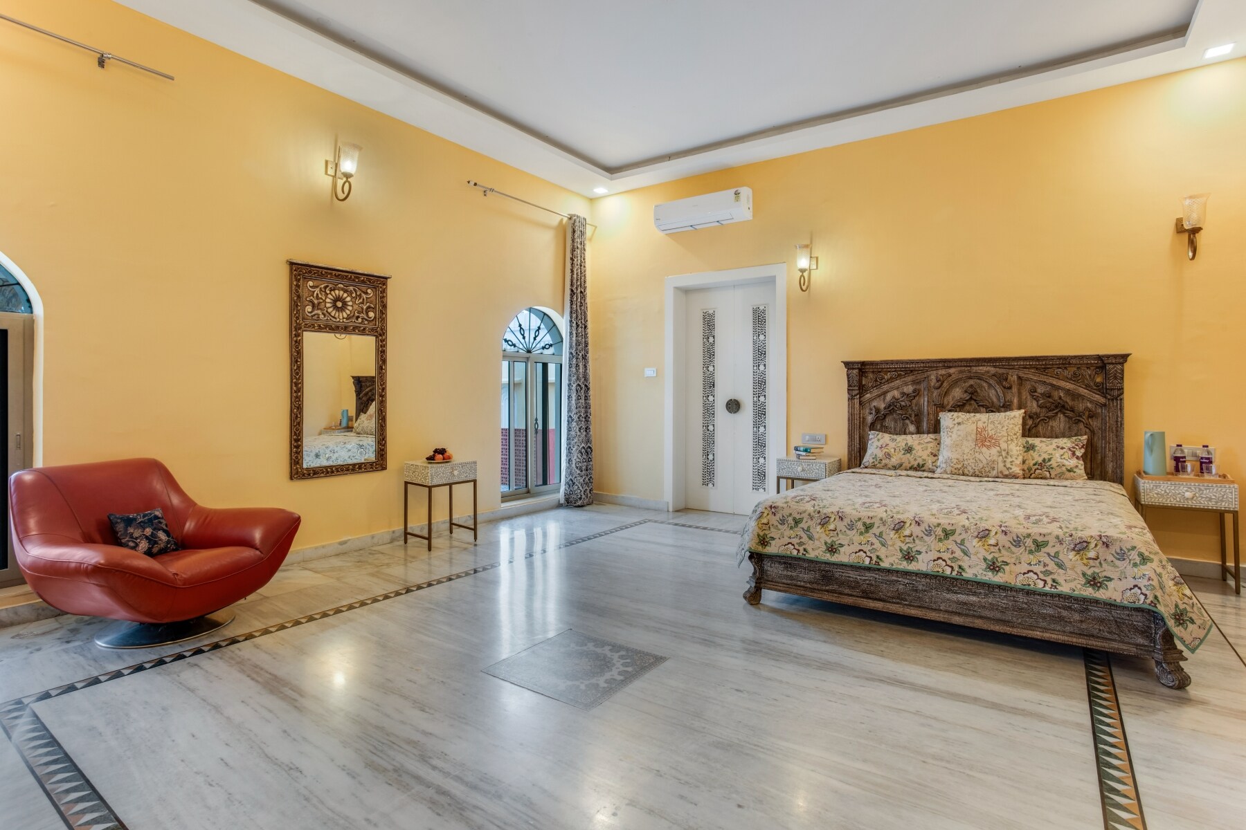 7BHK Indrakshi Mansion - Tap to explore photos