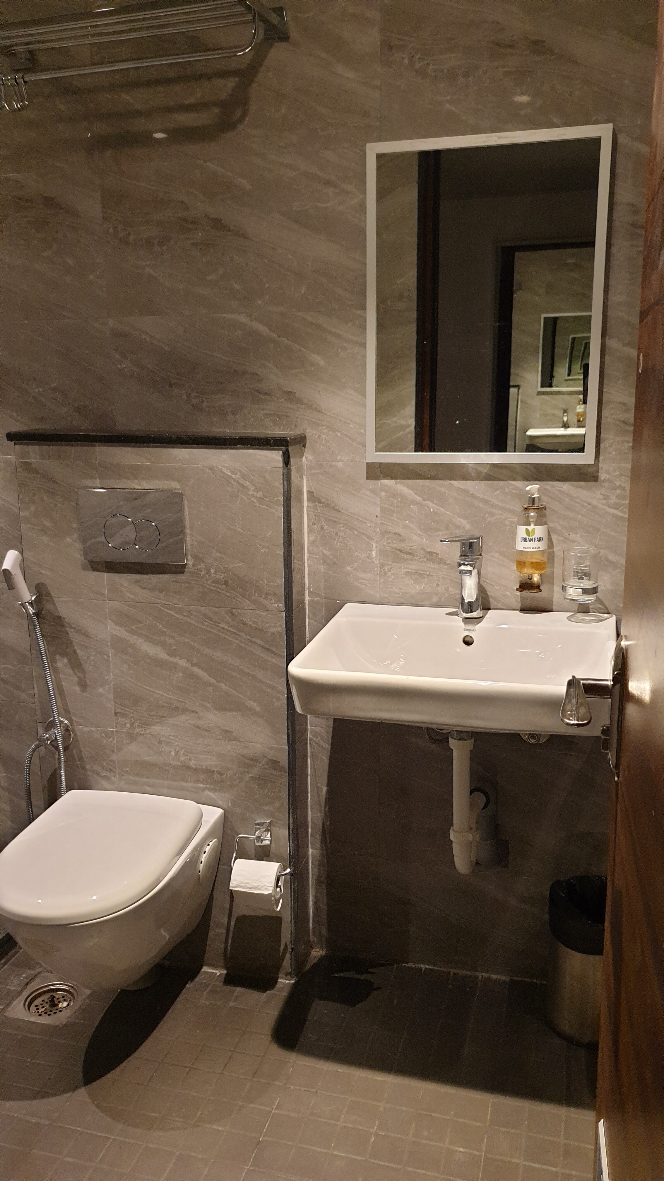 CRYSTAL URBAN PARK - Tap to explore photos