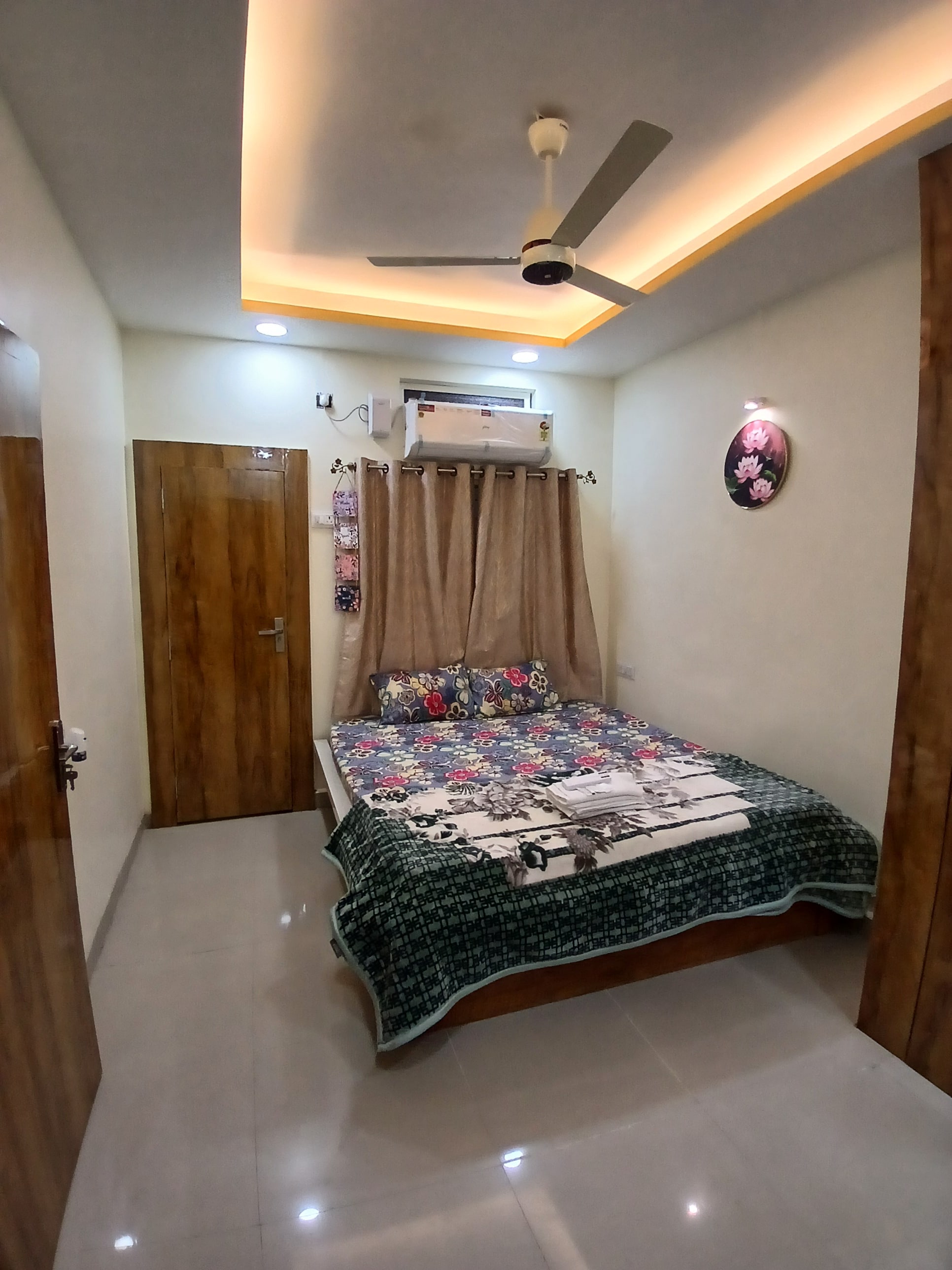 ShivAOM Family Homestay - Tap to explore photos