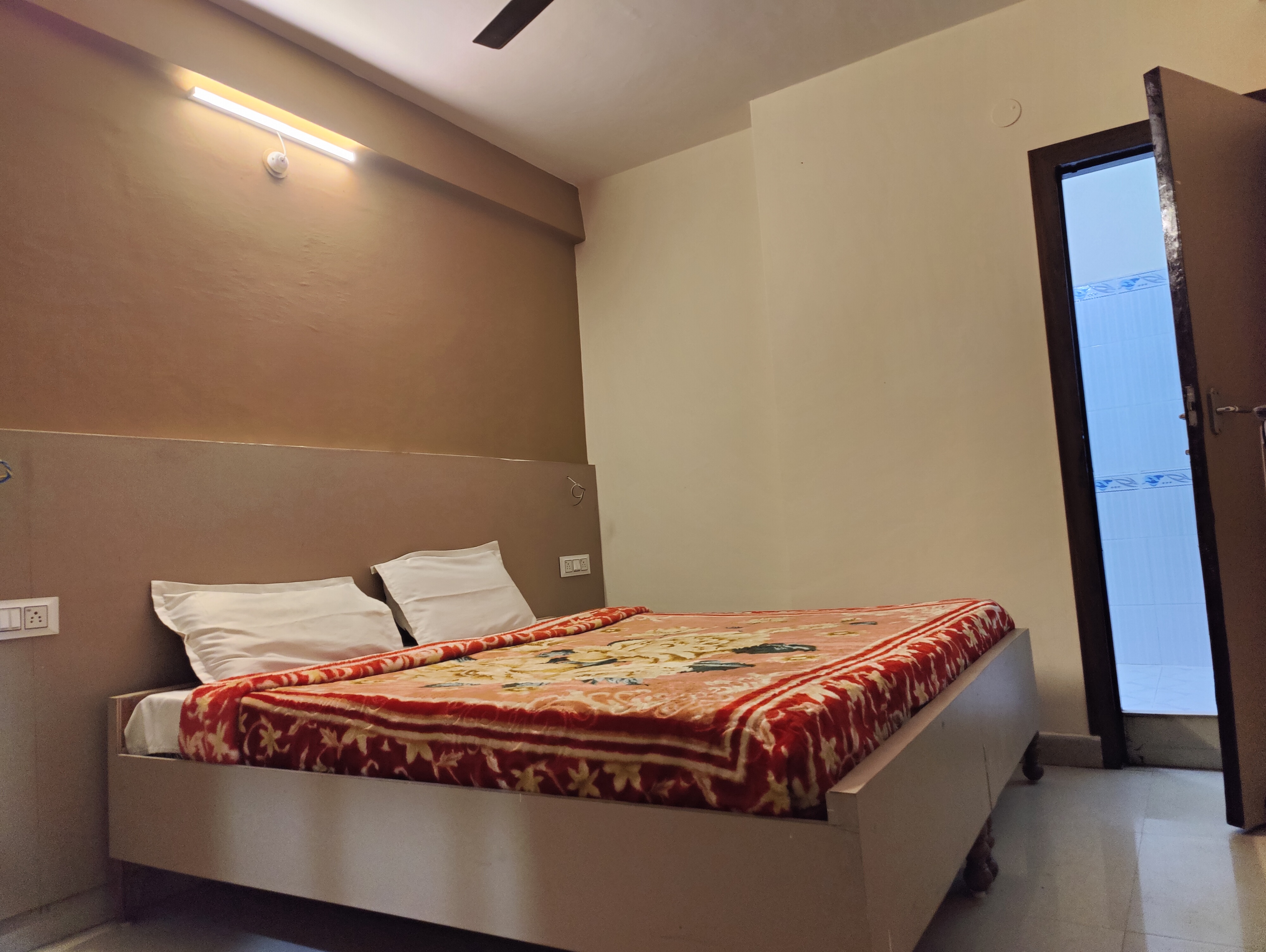 Nanda Devi Homestay - Tap to explore photos