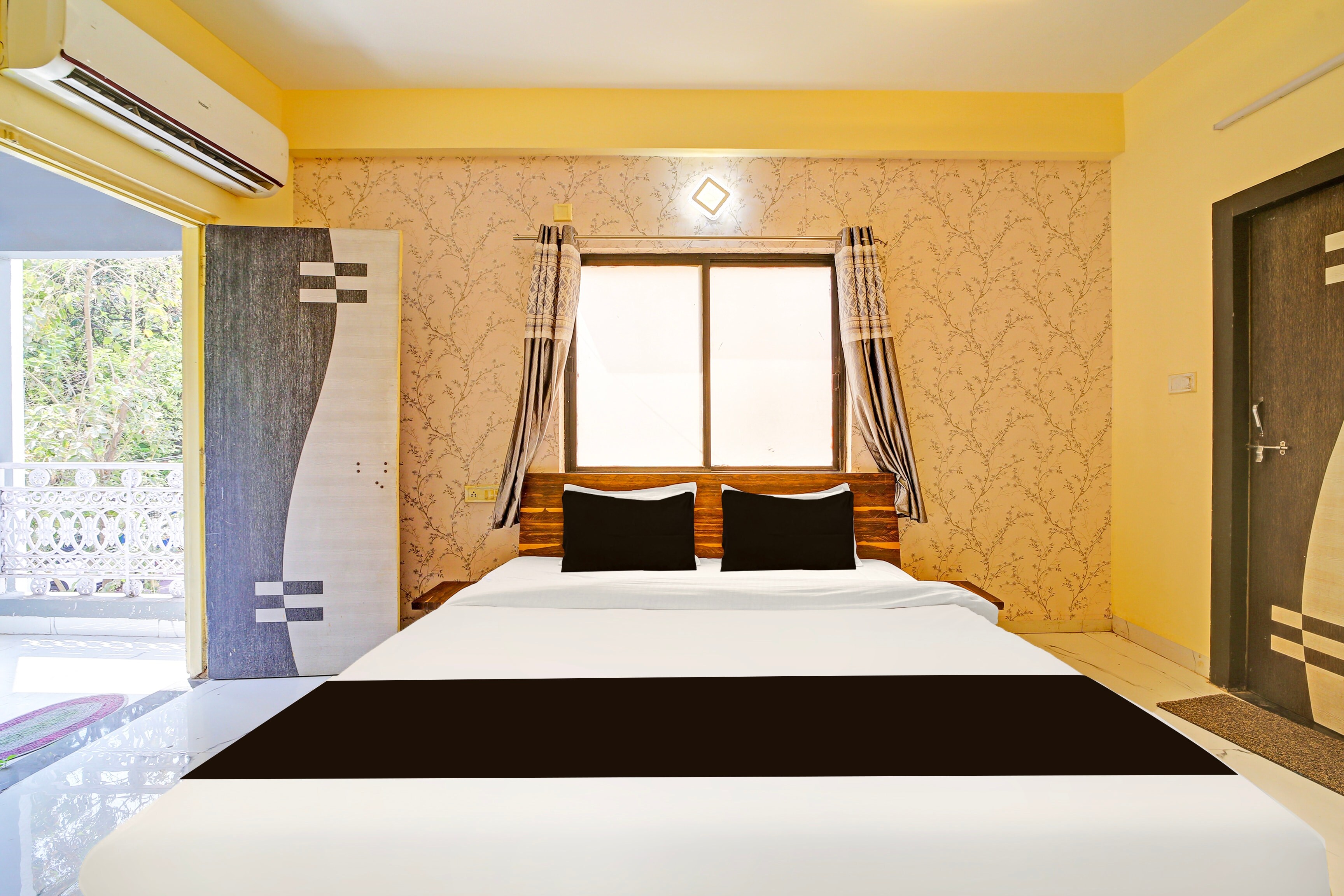 Hotel O Moonlight - Tap to explore photos