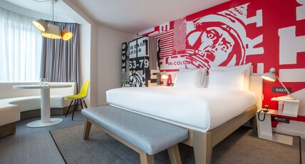 Radisson RED Hotel, Brussels Room Type - Superior Room - Corner