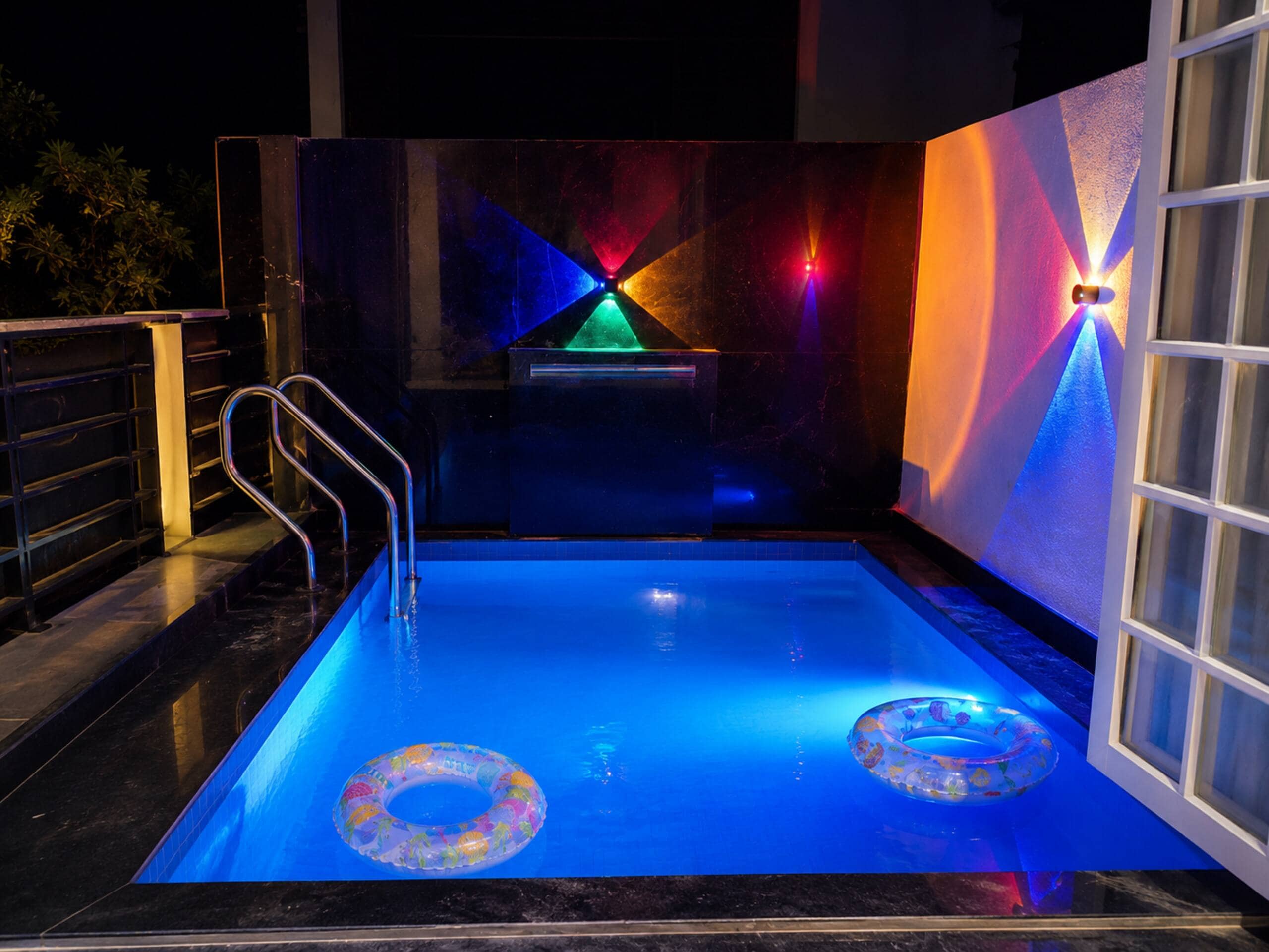 Vista Royal 2BHK With Private Pool - Tap to explore photos