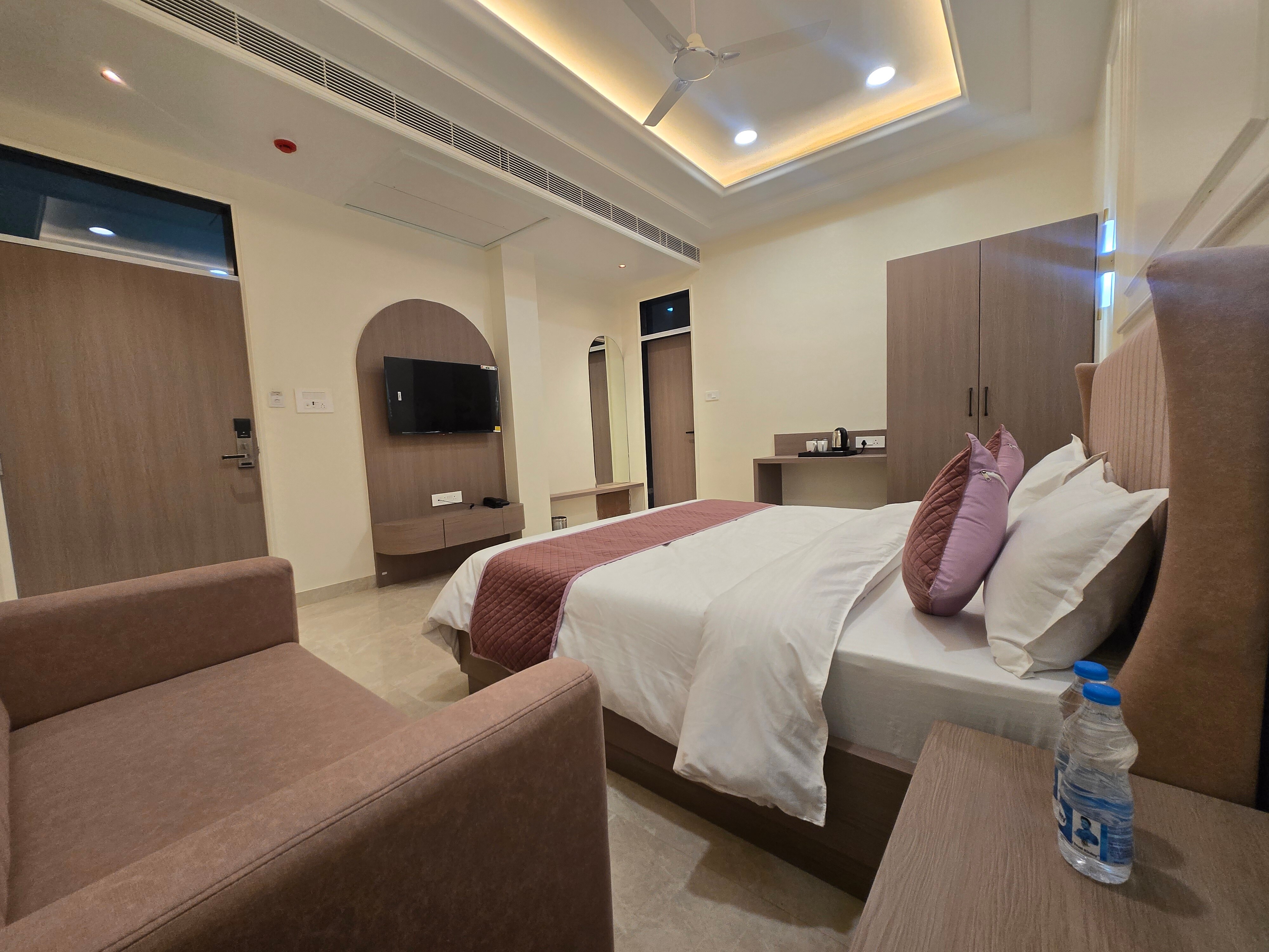 HOTEL SHREE KARNI PALACE - Tap to explore photos