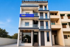 FabHotel Shri Bhagat Ji Sewa Dham - 250m from prem mandir