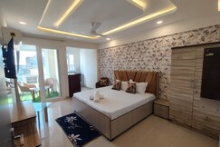 Central Jaipur Studio near Railway Station |By OMI Stay