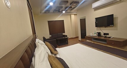 VINAYAK BUSINESS CLASS HOTEL Room Type - Suite Room