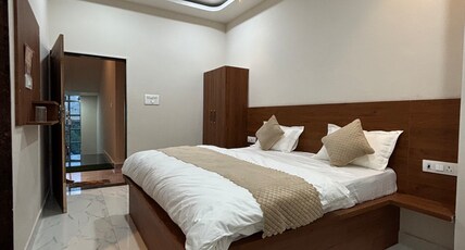 Hotel Shri Ram Gopal Seva Dham Room Type - Air-Conditioned Family Room (Triple Bedroom)