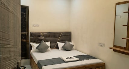 Maa Annapurna grand guests house. Room Type - Super Deluxe Room= 102( Available in Second Branch at Godowalia chowk) Maa Annapurna grand guests house. Room Type - Super Deluxe Room= 102( Available in Second Branch at Godowalia chowk)