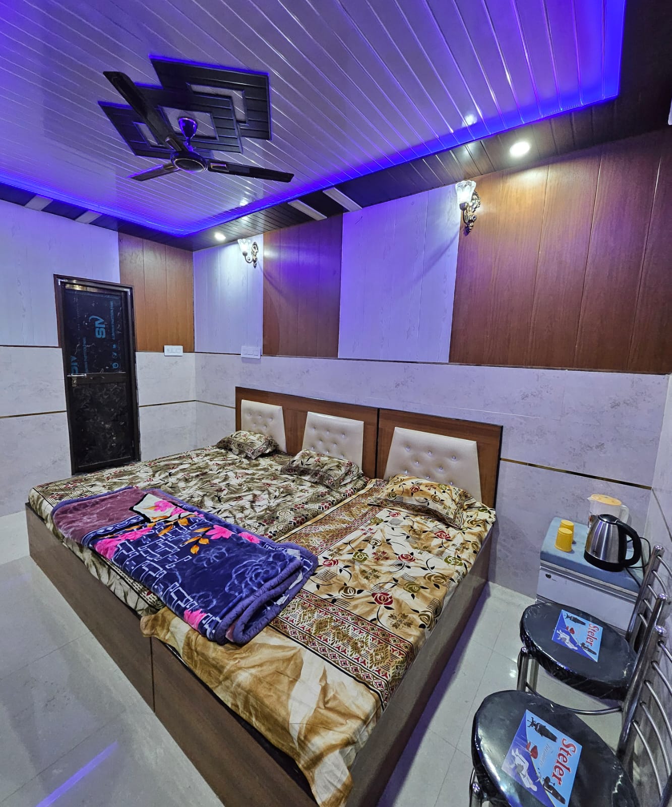 Aastha Guest House - Tap to explore photos