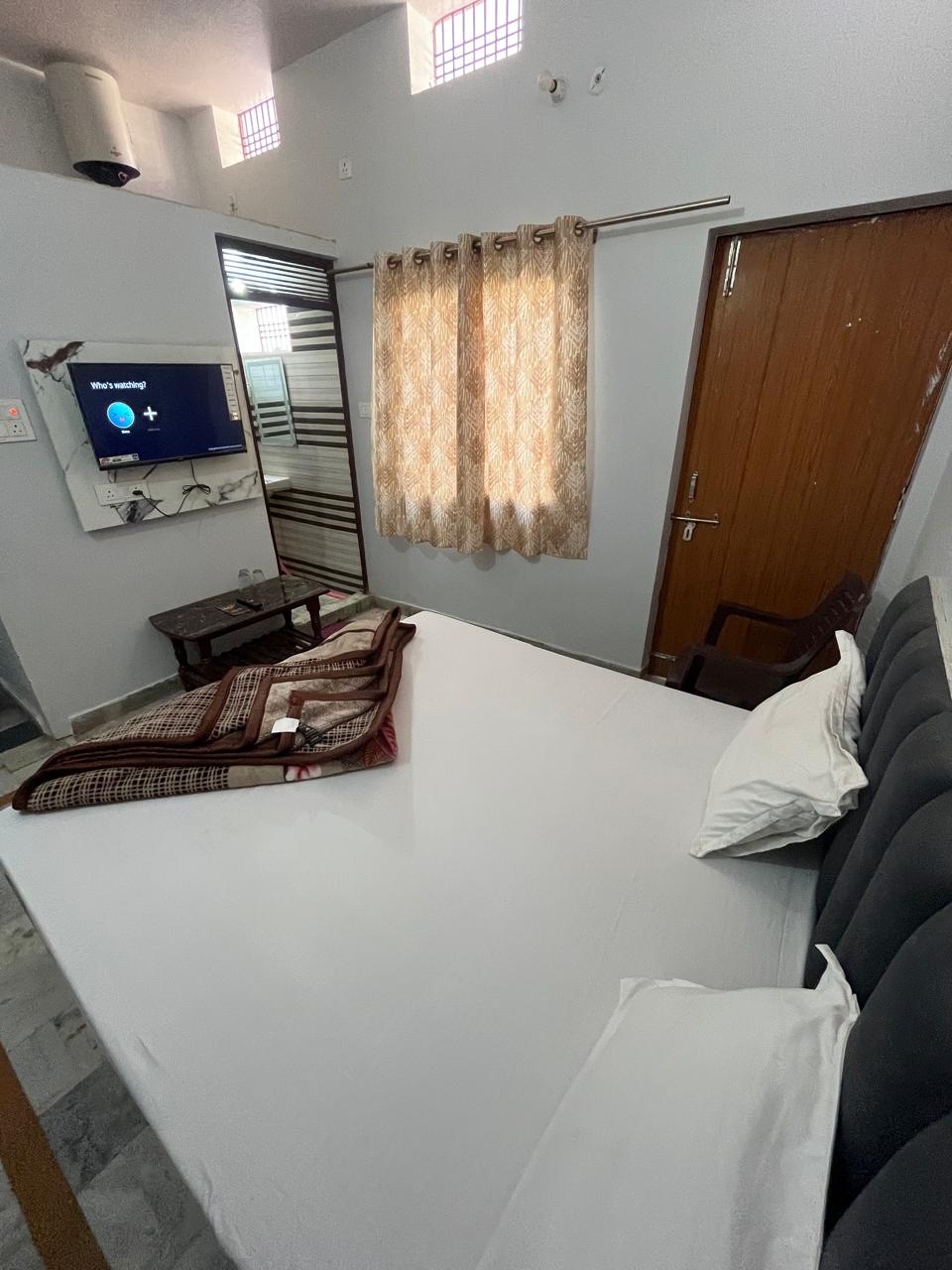 Shivashram Guest House - Tap to explore photos