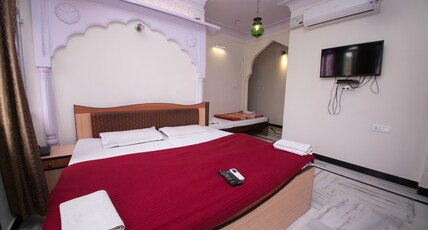Hotel Kalyan Room Type - Superior Triple Bedroom AC