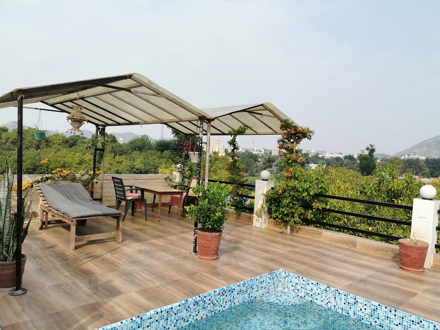 Cafe The Wall - Tap to explore photos