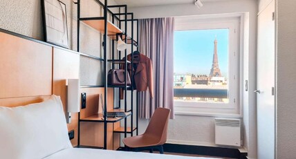 ibis Paris Tour Eiffel Cambronne 15eme Room Type - Standard Room with 1 double bed and views of the Eiffel Tower ibis Paris Tour Eiffel Cambronne 15eme Room Type - Standard Room with 1 double bed and views of the Eiffel Tower