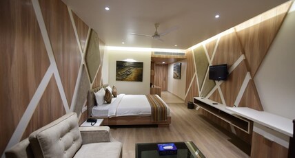 Hotel JW Cruise Room Type - Deluxe Room With City View (Non- Smoking)