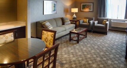 DoubleTree by Hilton Lawrenceburg Room Type - 2QNS 2ROOM SUITE CITY VIEW