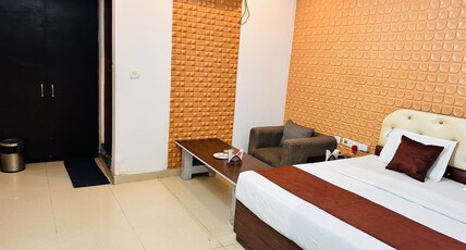HOTEL FISHKING Room Type - NON AC ROOM
