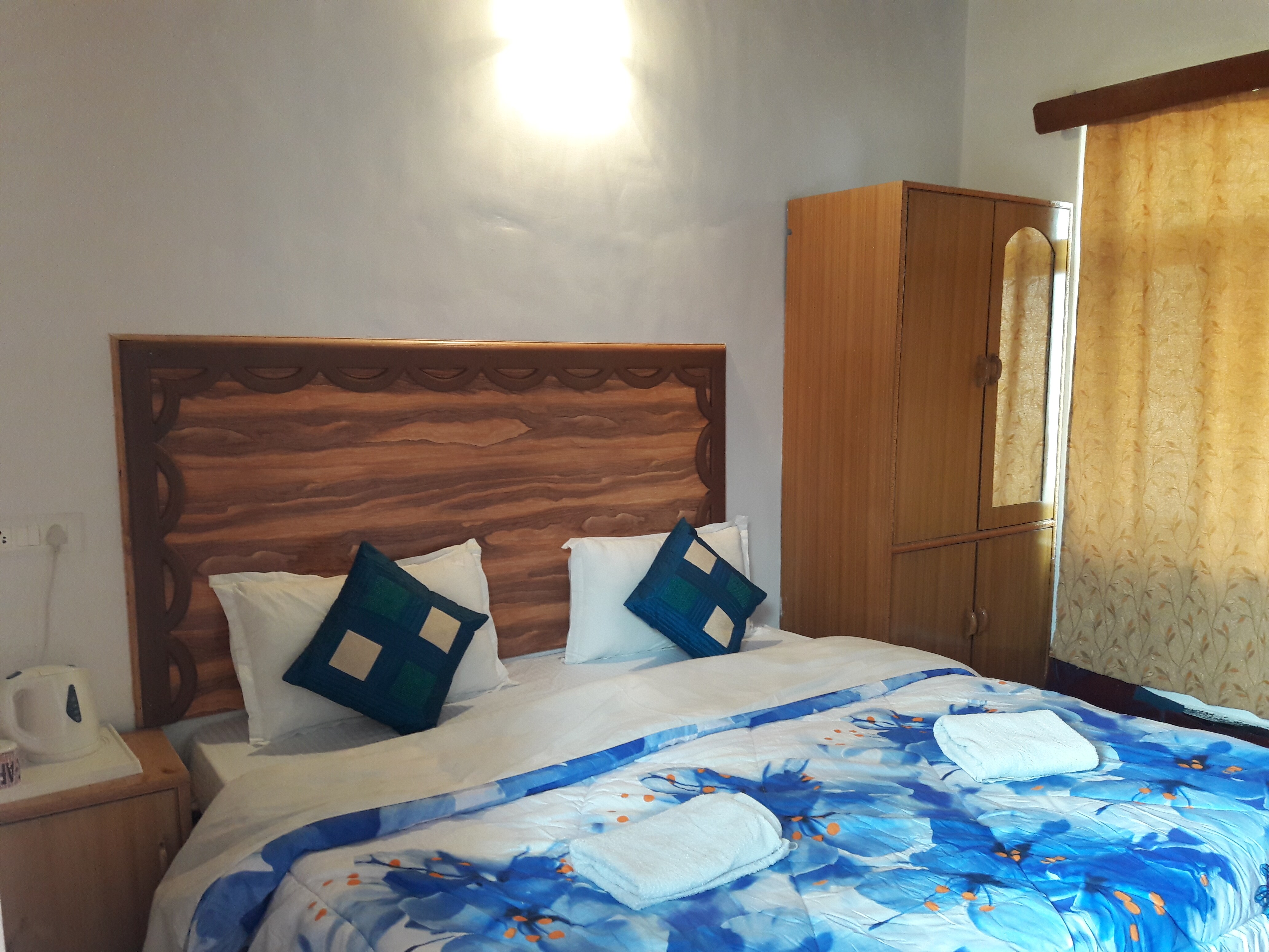 hotel lung snon - Tap to explore photos