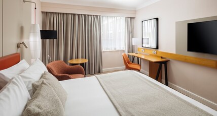 Crowne Plaza Stratford-upon-Avon Room Type - 1 Super King Standard Mini Bar