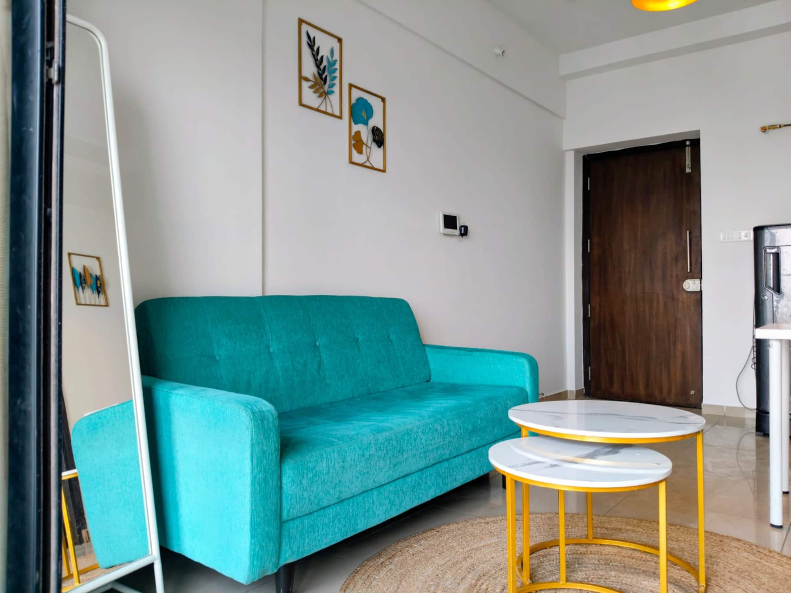 Skynest Cute 1Bhk Apt Private Near Eon High Floor - Tap to explore photos