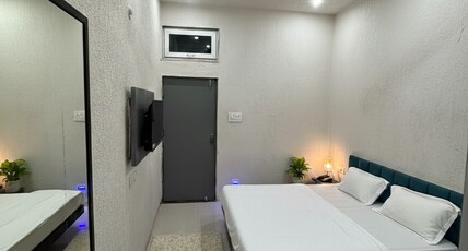 Hotel Blueberry Bhedaghat Room Type - Deluxe Room