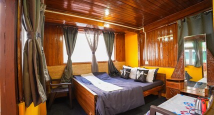 DIXIT HOMESTAAY & HOSTEL Room Type - Double Dulex hill view room with terrace