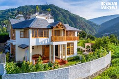 StayVista at Willow @ The Oakridge W/ Jacuzzi