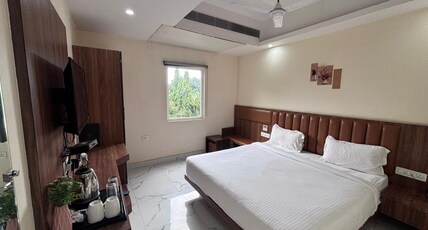 Hotel Paramveer Room Type - STANDARD ROOMS