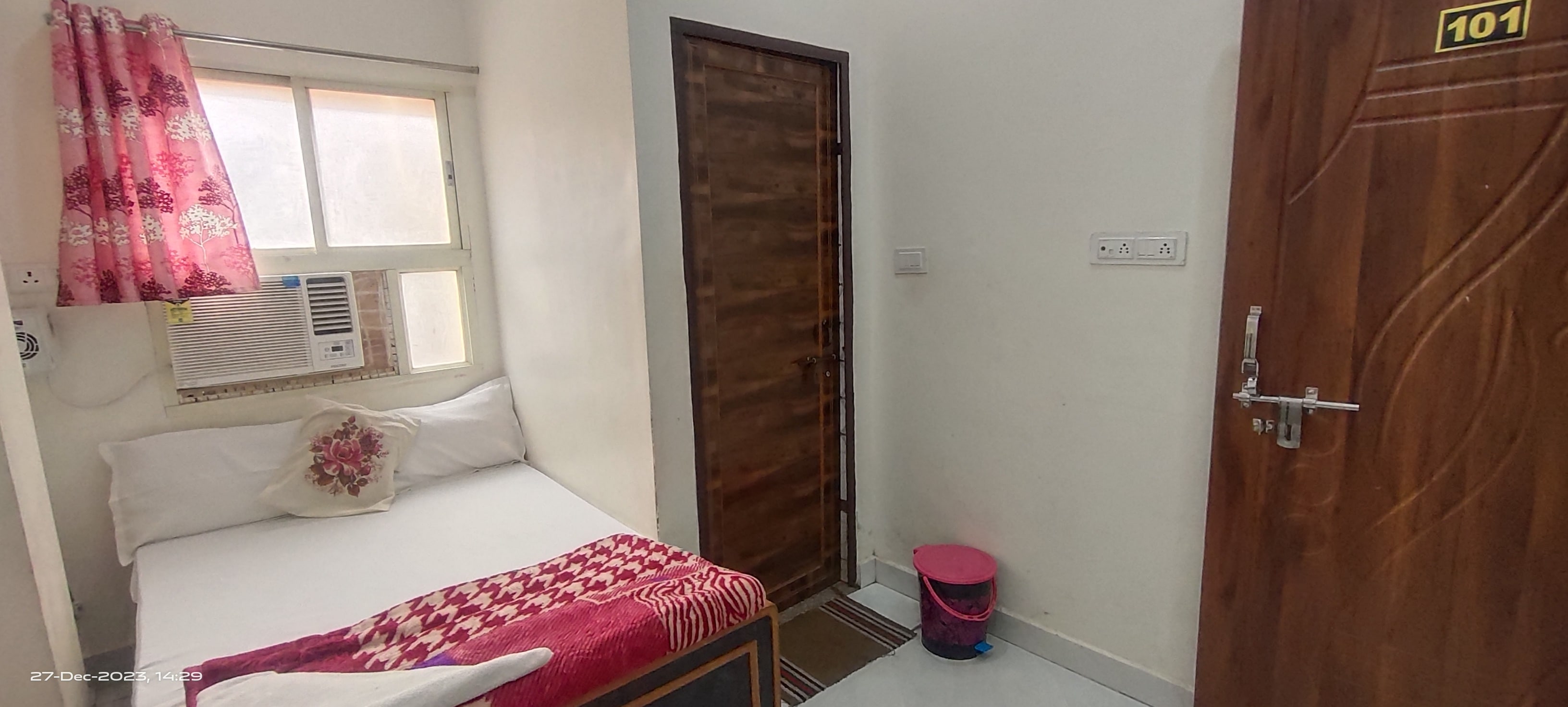 Radhe Krishna Homestay - Tap to explore photos