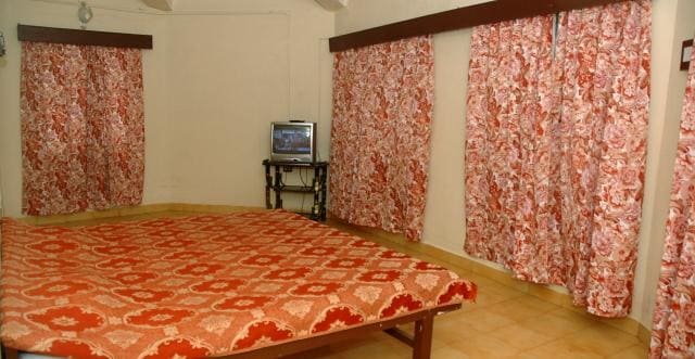 Satpura Retreat Cottage | Rooms & Restaurant - Tap to explore photos