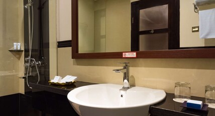 Best Western Senayan Room Type - 3 Single Beds, Non-Smoking, Family Room, No Window In Room, Wi-Fi, Full Breakfast