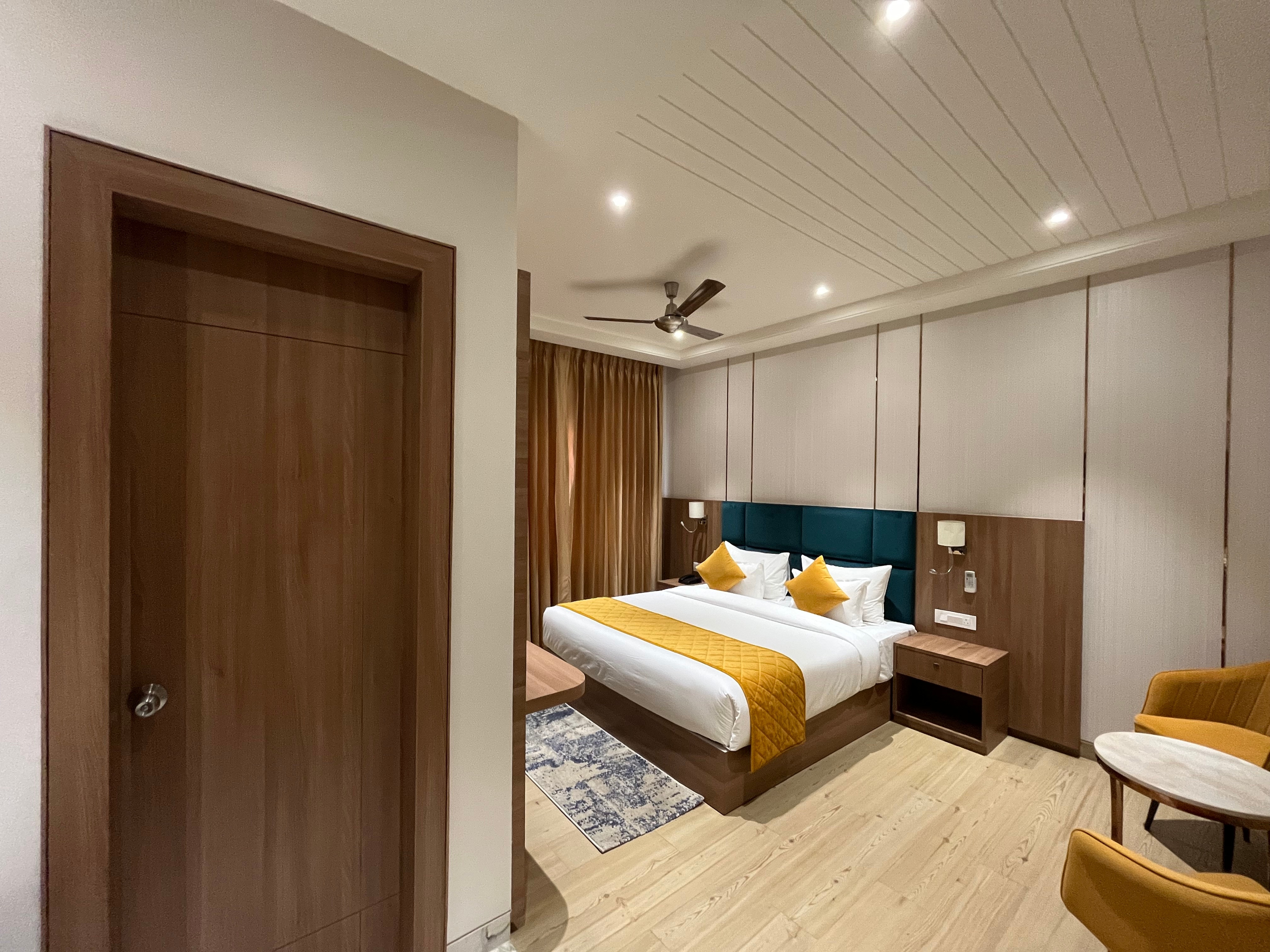 Hotel Three Seasons - Near Parikrama Marg - Tap to explore photos
